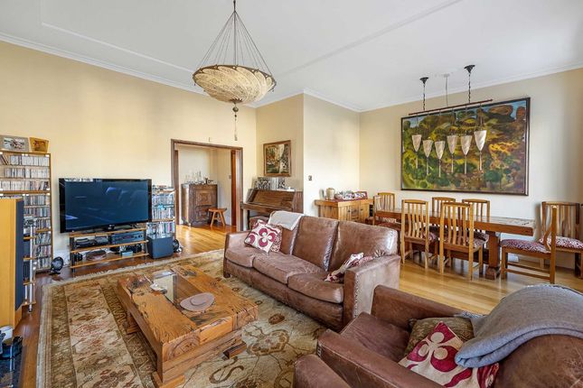 Maisonette for sale in Eccleston Square, London