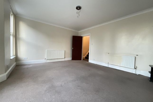 Flat for sale in Victoria Road, Scarborough
