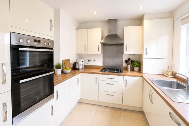12, Fowler Way, Greater London photo 3