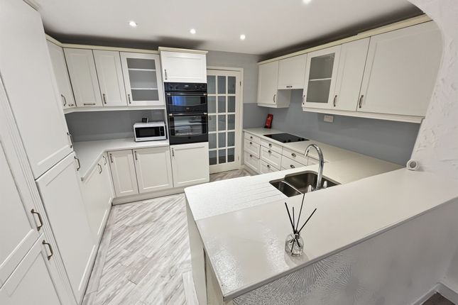 44 Oakwell Drive, Bury photo 3