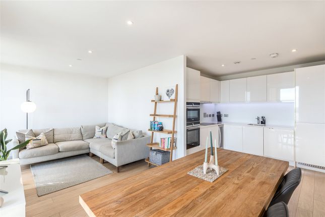 Thumbnail Flat for sale in Robsart Street, London