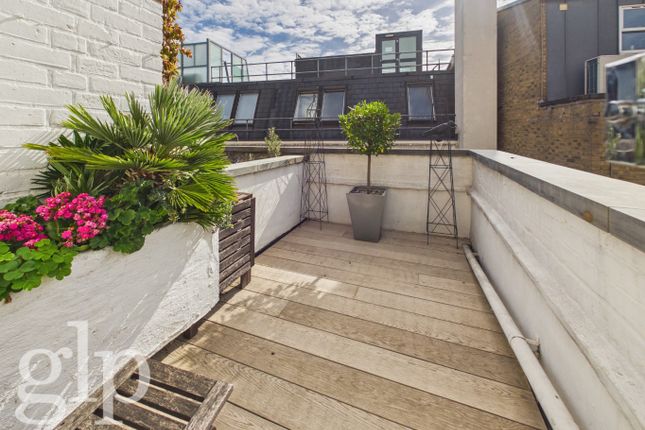 Top Floor Flat, 7 Meard Street, London photo 3