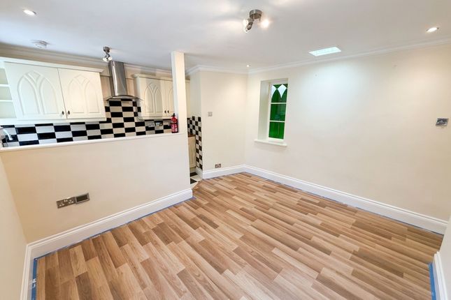 Flat 10, Cary Castle Cary Castle Drive, Torquay photo 4