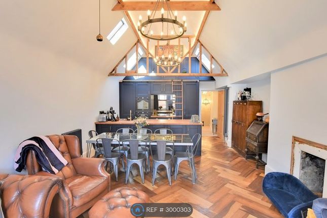 2-bed flat on A High St, Maldon, £1,550/mo
