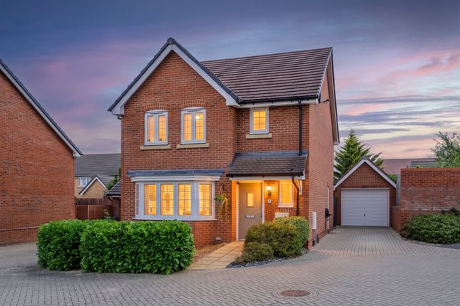 26 Glasspool Road, Wokingham photo 2