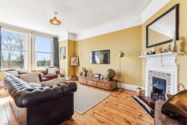 Flat for sale in Fairlawn Court, Acton Lane