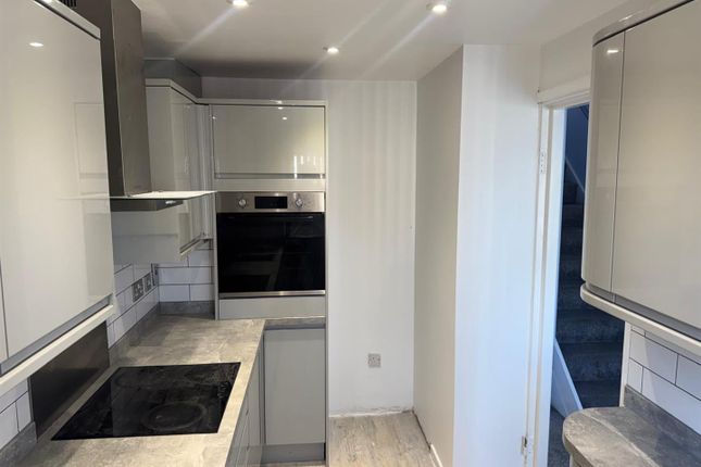 176D, Brentwood Road, Romford photo 2