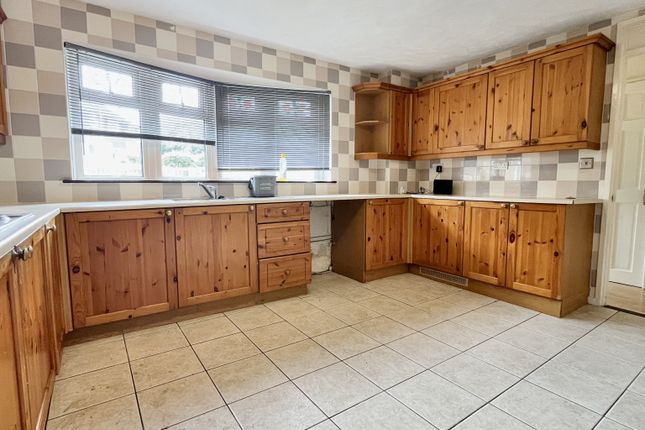 41, Eastry Close, Ashford photo 2