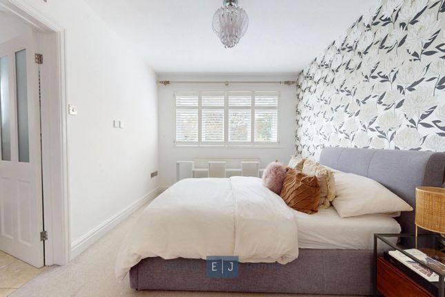 61, Meadow Road, Loughton photo 4