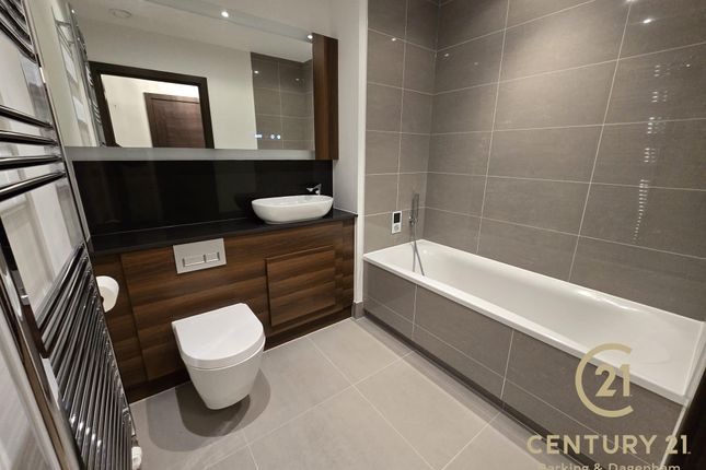 Flat 502, Sacrist Apartments 44-50, Abbey Road, BARKING photo 2