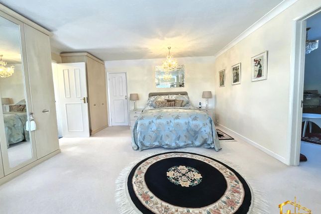 29, Pinewoods, Bexhill-on-Sea photo 4