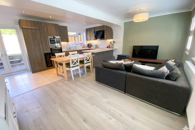 3, Lynwood Crescent, Berkshire photo 2