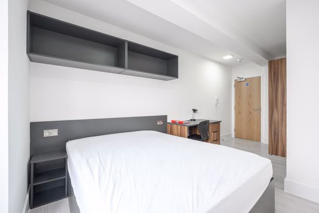 Apartment 2, Room 1, 34a High Street, Walton-On-Thames photo 3