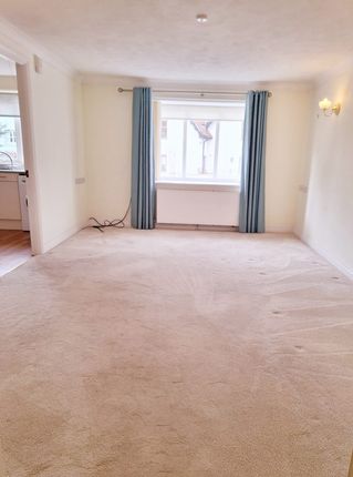 Thumbnail Flat for sale in Sycamore Court, Hoskins Road, Oxted