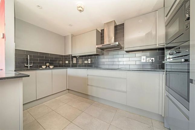 Flat 7, Atlantic House, 128, Albert Street, London photo 3