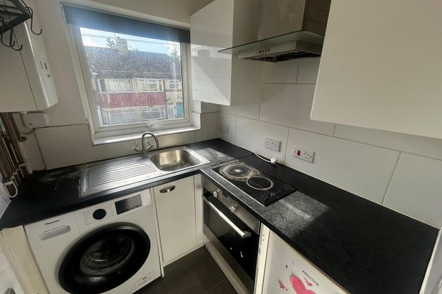 31, Shirley Close, Dartford photo 2