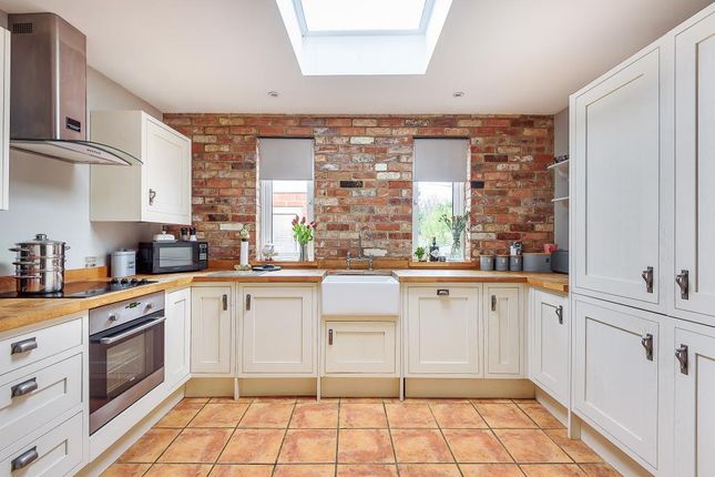 End terrace house to rent in Woolhampton, Reading