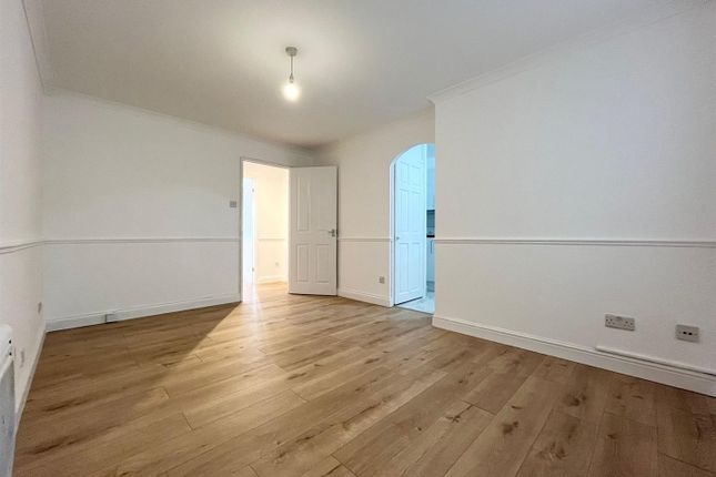 72, Celadon Close, Enfield photo 4
