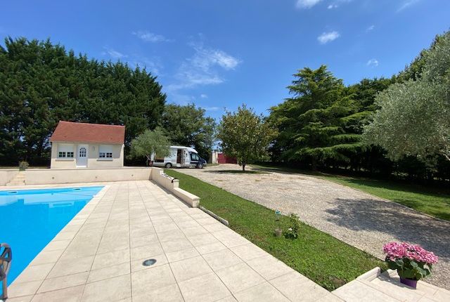 Villa for sale in Saint-Andre-Et-Appelles, Aquitaine, 33, France