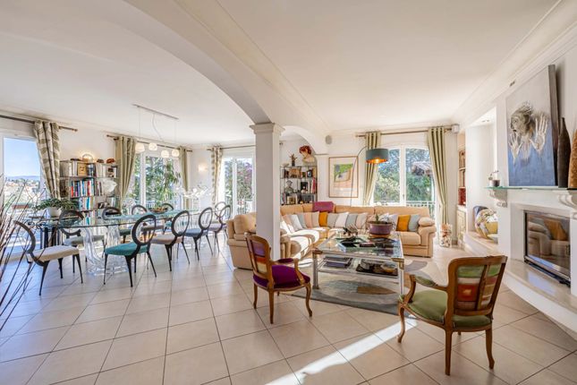 Villa for sale in Cagnes Sur Mer, Antibes Area, French Riviera