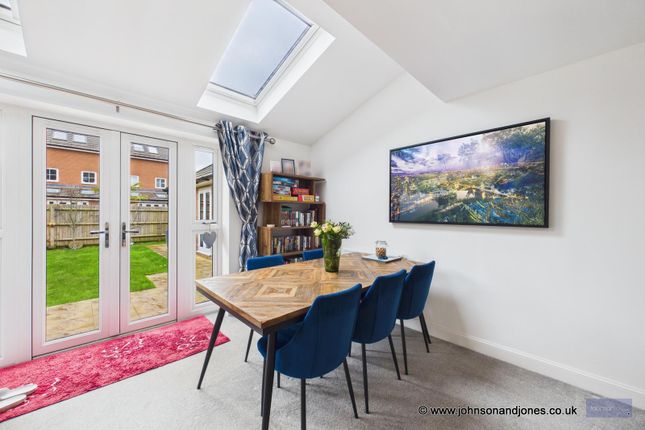 8, Cartwright Drive, Chertsey photo 4