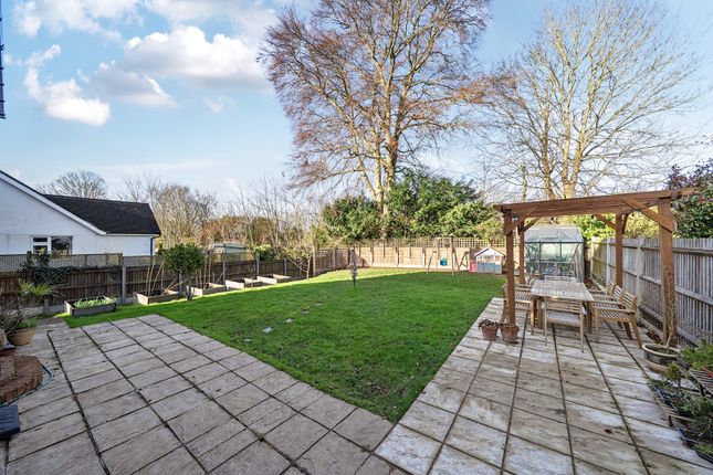 2, Birch Close, Dartford photo 4