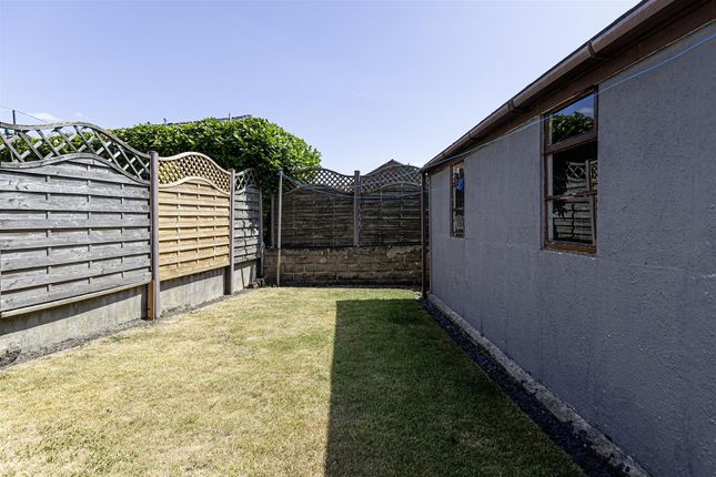 4, Roman Drive, Huddersfield photo 4