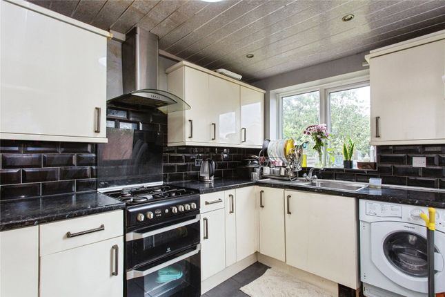 28, Aysgarth Avenue, Lancashire photo 2
