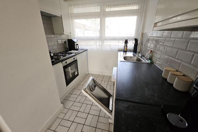 17, Soldene Court, Georges Road photo 2