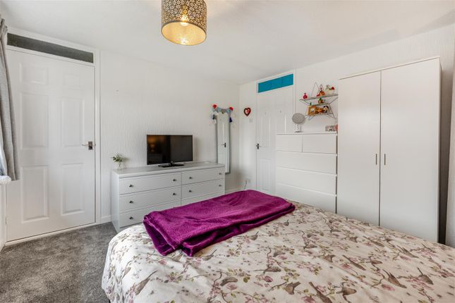Maisonette for sale in Modbury Close, Styvechale, Coventry