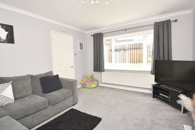 13, Blackmore Chase, Wincanton photo 4
