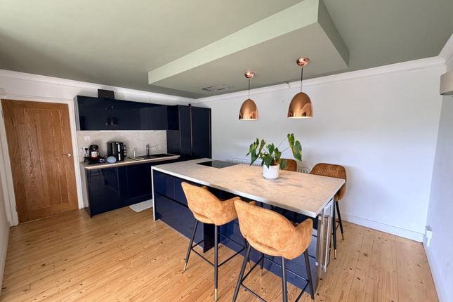 2 Highcliffe Court, Langland photo 2