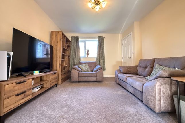 12, Hollins Road, Dewsbury photo 2
