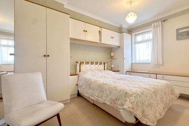 15 Alder Avenue, Stockport photo 3