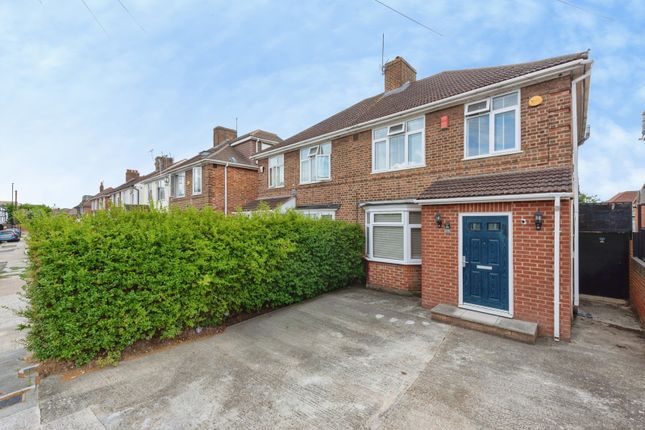 24, Prospect Close, Hounslow photo 2