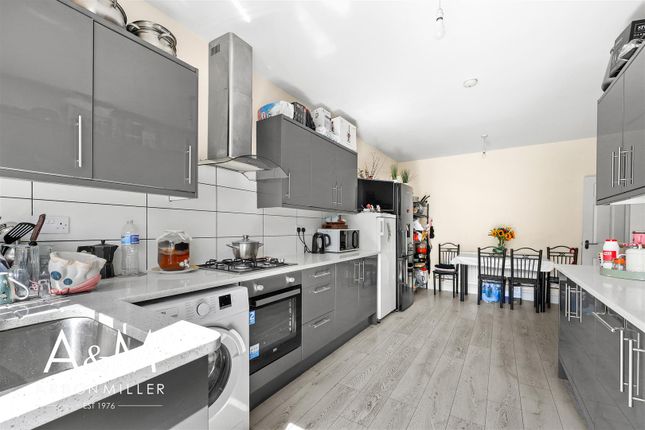 22, Kingsley Road, Hainault photo 4