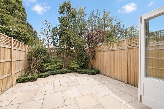 2, Stonemasons Yard, London photo 3