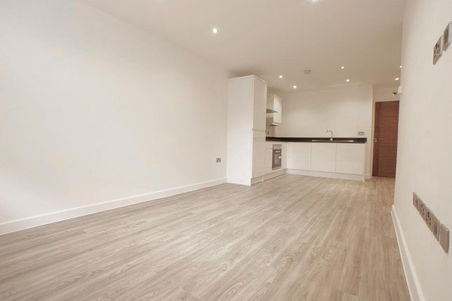 Thumbnail Flat to rent in Sienna House, Brownfields, Welwyn Garden City