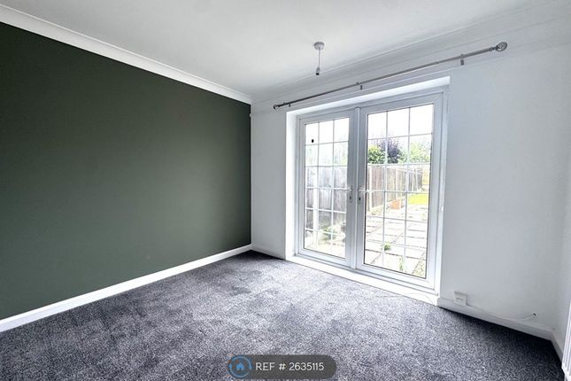 Tudor Close, Pontefract photo 5
