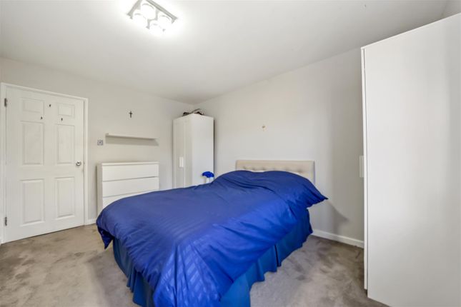 Flat for sale in Pageant Avenue, London
