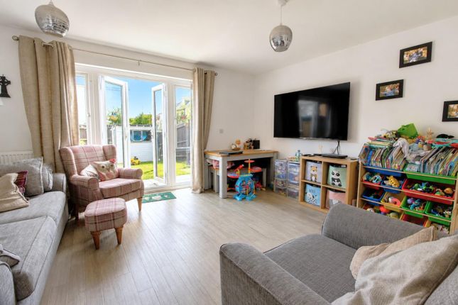 5, Tydemans Close, Aylesbury photo 3