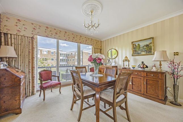 Flat 32, Queens Court, Queens Road, Cheltenham photo 3