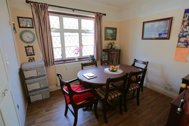 18, The Mount, Ewell Village photo 4