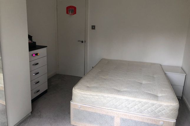 91c , Sunny Gardens Road, London photo 4