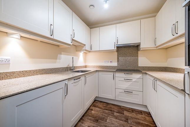 31, Fleur De Lis, Wokingham photo 3