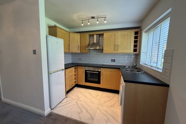 Flat 14 Tansey Court,, Birds Meadow, West Midlands photo 4