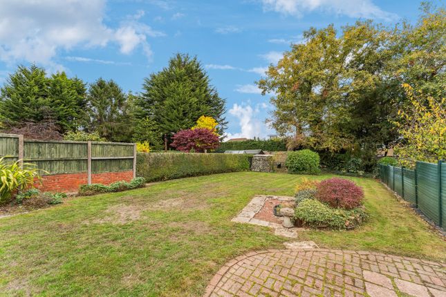 25 Latimer Close, Little Chalfont photo 2