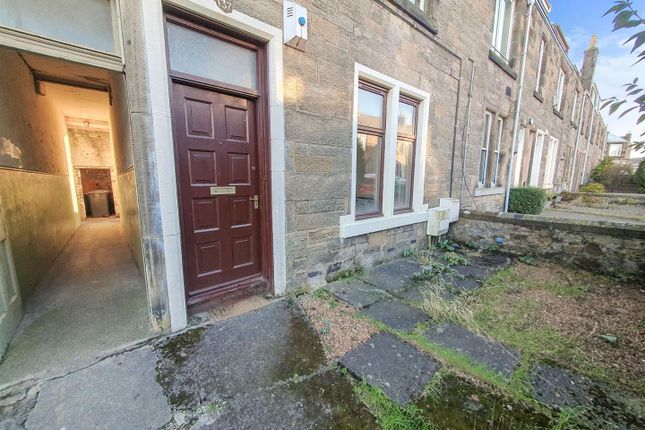 Thumbnail Flat to rent in Balsusney Road, Kirkcaldy