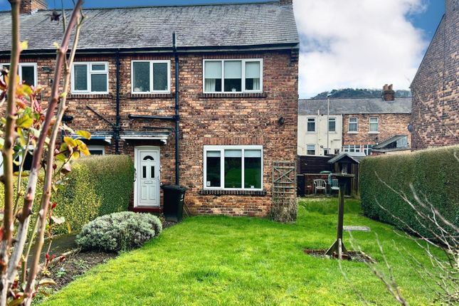 End terrace house for sale in Quarry Mount, Scarborough