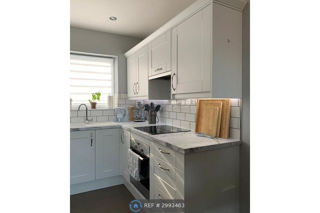 Flat, Midgham Way, Reading photo 3